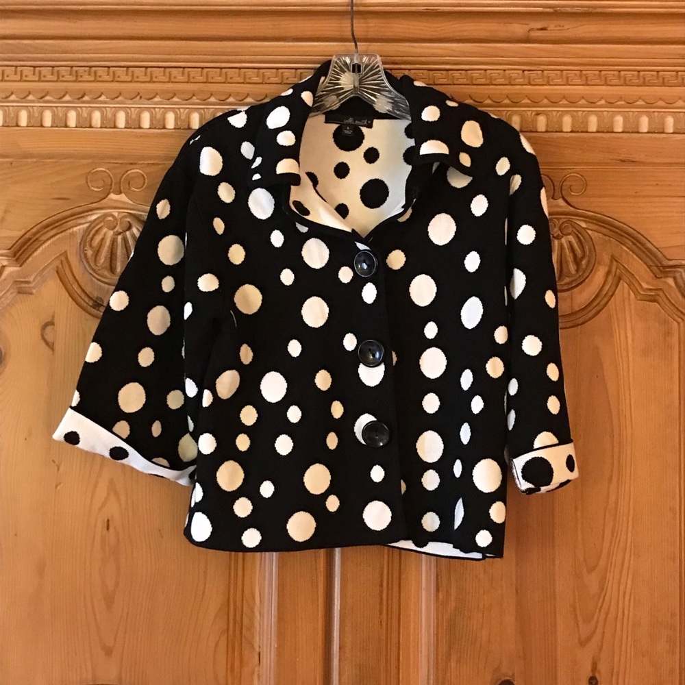 Small black/white sweater